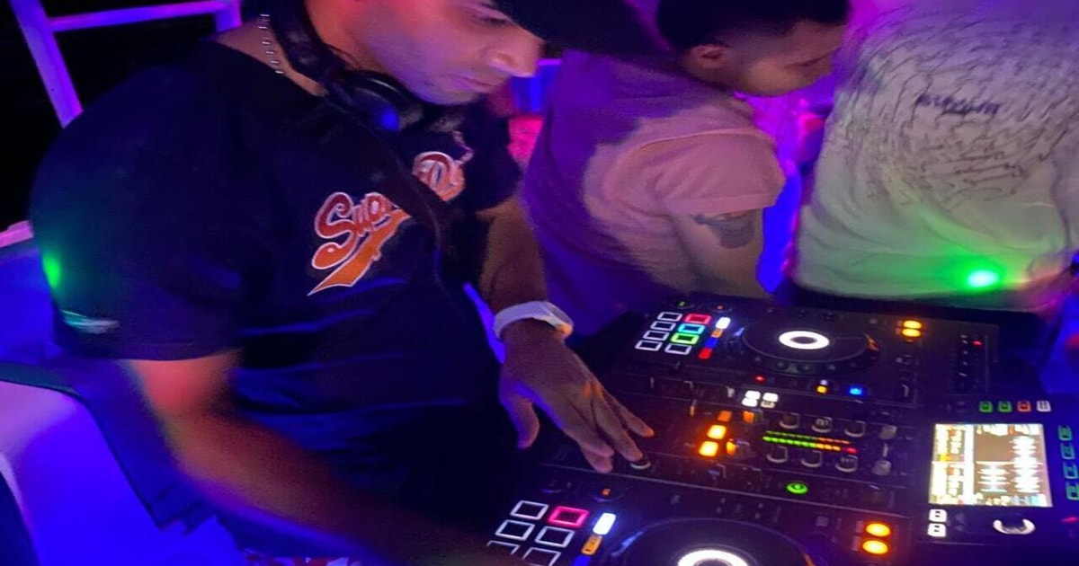 Cartagena: PartybayYacht with Open Bar and DJ On Board! | GetYourGuide