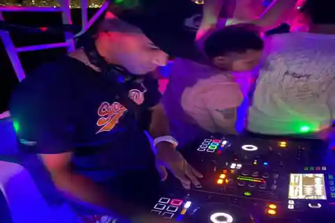 Carthagène : Croisière nocturne sur un yacht avec bar ouvert et DJ à bord