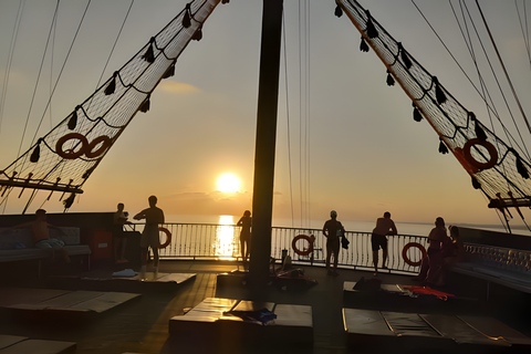 Alanya: Sunset Pirate Boat Cruise with Dinner