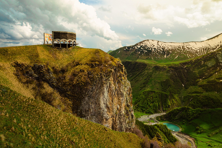 De Tbilisi: Fortaleza de Ananuri e viagem de 1 dia a Kazbegi