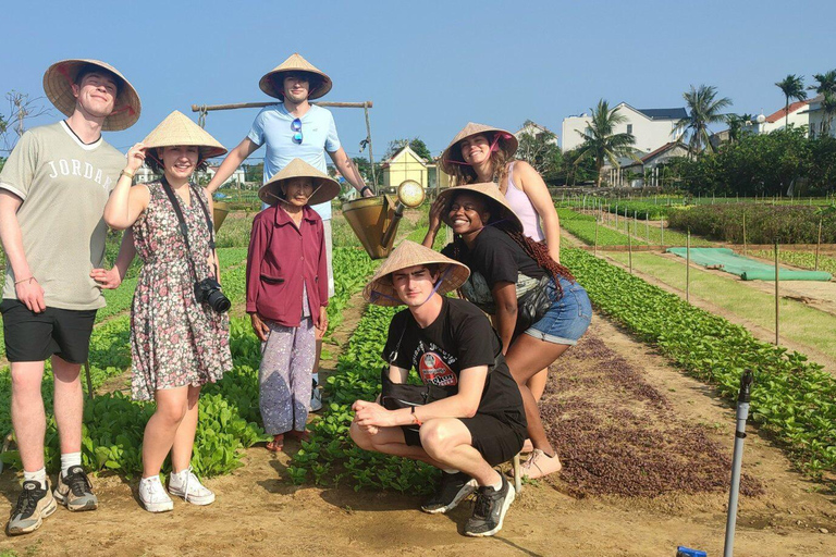 Tour en bicicleta por la campiña de Hoi An - Pueblo de Tra Que y cesta en barco