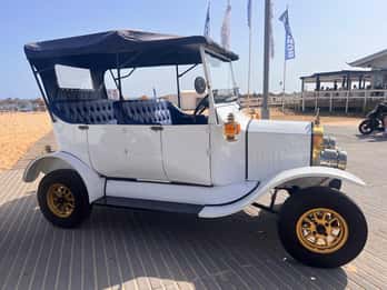 Amazing Vilamoura´s Tour on Ecologic Classic's car