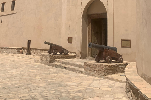 Van Muscat: hele dag Nizwa Souq, Nizwa Fort en Jabel Akhdar