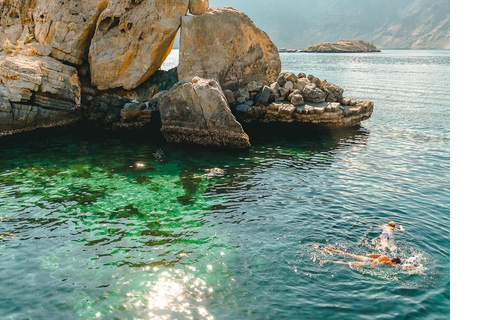 从迪拜-RAK：哈萨布游船--观赏海豚和浮潜