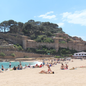 From Barcelona: Tossa de Mar Day Tour with Beach Time
