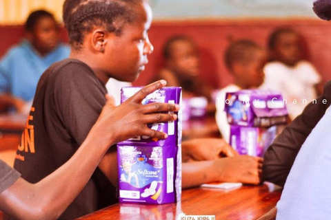 Nairobi: Kibera Community Tour with Lunch & Dance Show