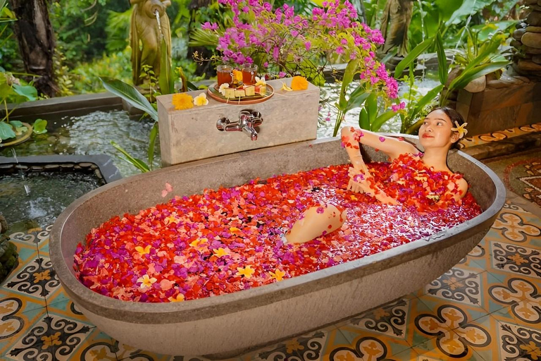 Bali : Ubud : Spa balinais de luxe et bain de fleurs