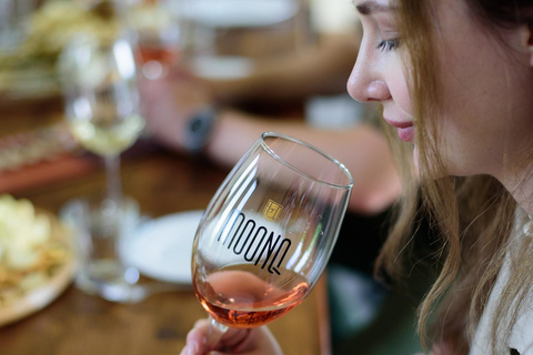 Yerevan: Wine Night Tour with Retro Car Transfers & Photos