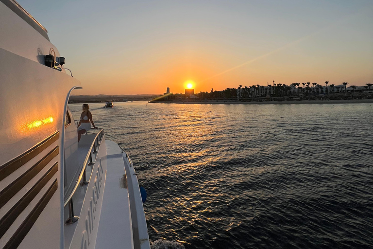 Marsa Alam: Sunset Snorkeling Trip with Turtles & Dugong