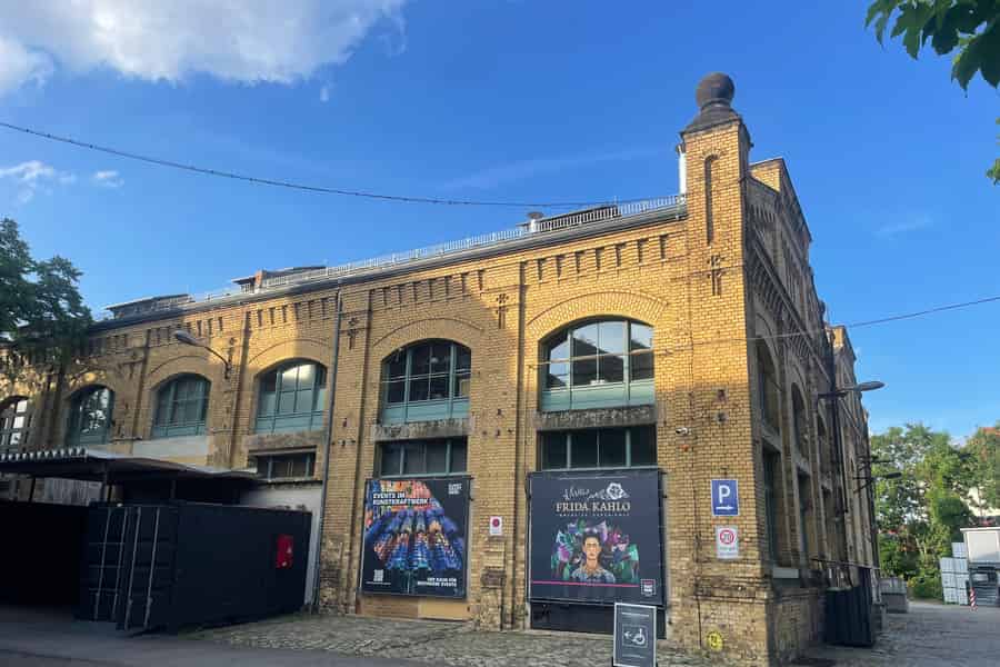Von Kohle zu Kunst: Die Geschichte des Kunstkraftwerks. Foto: GetYourGuide Von Kohle zu Kunst: Die Geschichte des Kunstkraftwerks. Foto: GetYourGuide