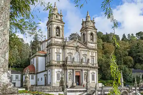 Do Porto: Experiência de dia inteiro em Braga e Guimarães com almoço