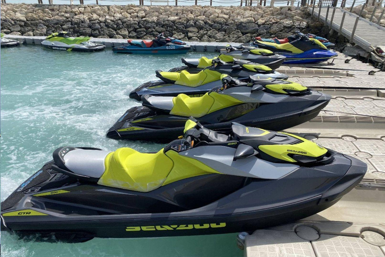 卡塔尔水上摩托艇探险之旅：骑行、探索海岸线卡塔尔 60 分钟喷气滑水冒险之旅（含向导）