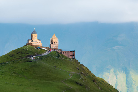 Tbilisi: viaggio tutto incluso a Kazbegi e masterclass di khinkali