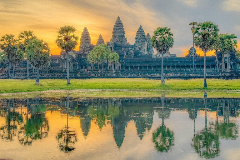 Siem Reap: Private Angkor Wat Tuk-Tuk Tour in Spanish Angkor Wat Sunset & Small Circuit (Spanish-Speaking Guide)