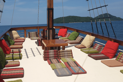 Phuket: Escape the crowds on relaxing boat (Snorkelling)