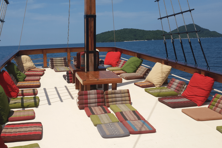 Phuket: Escape the crowds on relaxing boat (Snorkelling)