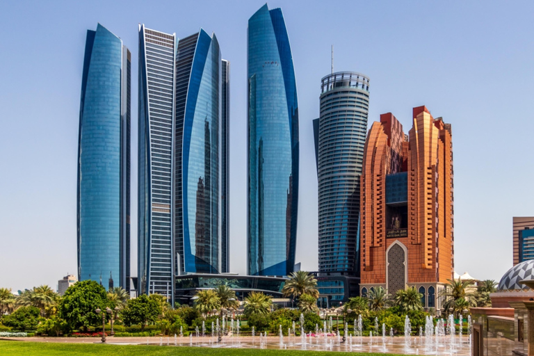 Explore Abu Dhabi: 2-Day Cultural Journey from DubaiShared Tour in Spanish