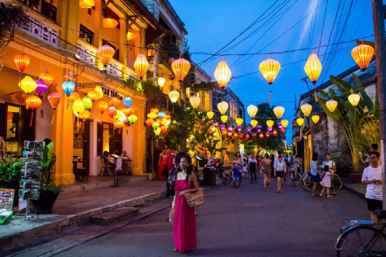 Visite de la ville de Hoi An - tour en bateau - lâcher de lanternes de fleurs sur la rivièreVisite de groupe