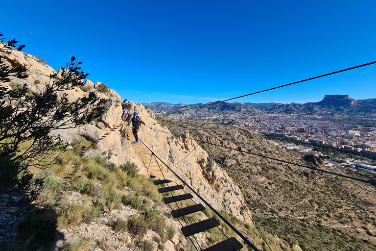 Elda: Ferrata Bolón, tirolina récord.