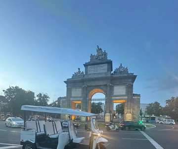 Madrid: 1 hour Highlight City Tour By Eco Tuk Tour