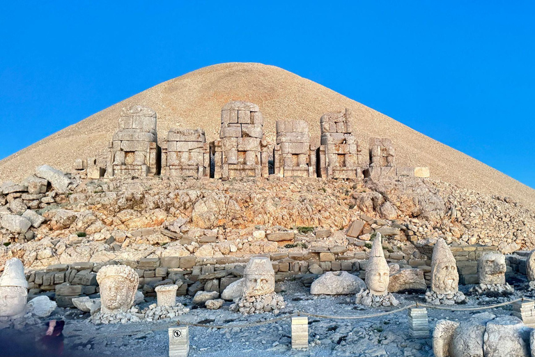 Da Istanbul: Göbekli Tepe e Monte Nemrut Tour di 2 giorniDa Istanbul: tour giornaliero di Göbekli Tepe e Şanlıurfa