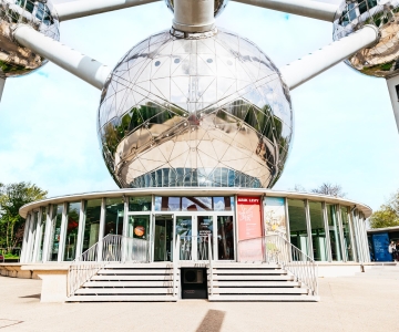 Bruselas: entrada al Atomium con ticket del Museo del Diseño