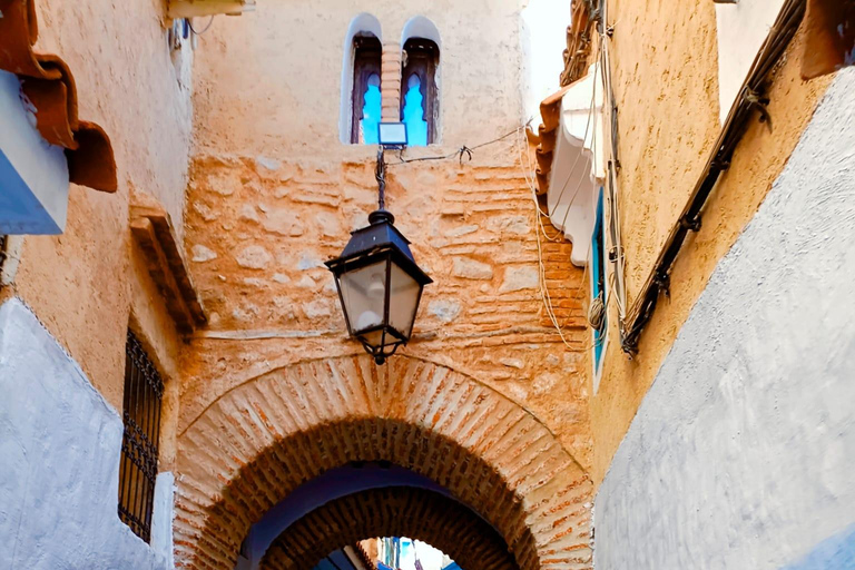 Au départ de Fès : Chefchaouen Excursion d&#039;une journée avec chauffeur pour un groupe de 8 personnes