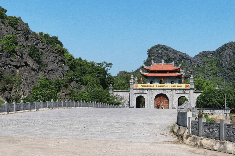 Ninh Binh Day Tour to Hoa Lu Tam Coc and Mua Cave