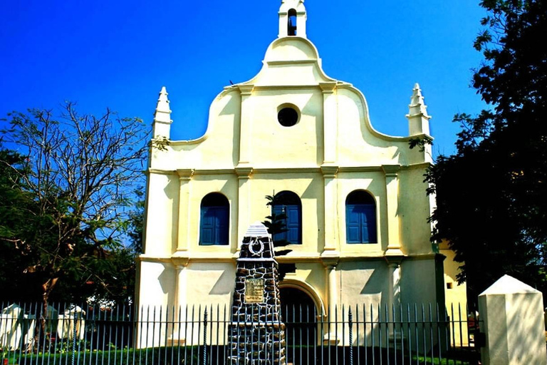 Backwaters of Kerala: An Authentic Tour of Kerala Tour With Standard Hotels