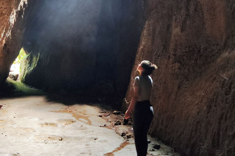 Tijuca Forest´s hike: caves, waterfalls and great views