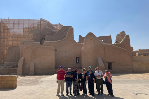 Diriyah Oude Stad: historische UNESCO site tour met dinerDirriyah oude stad: historische UNESCO site tour met diner