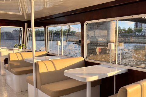 Warsaw: Sightseeing Cruise with 7 Language Audioguide