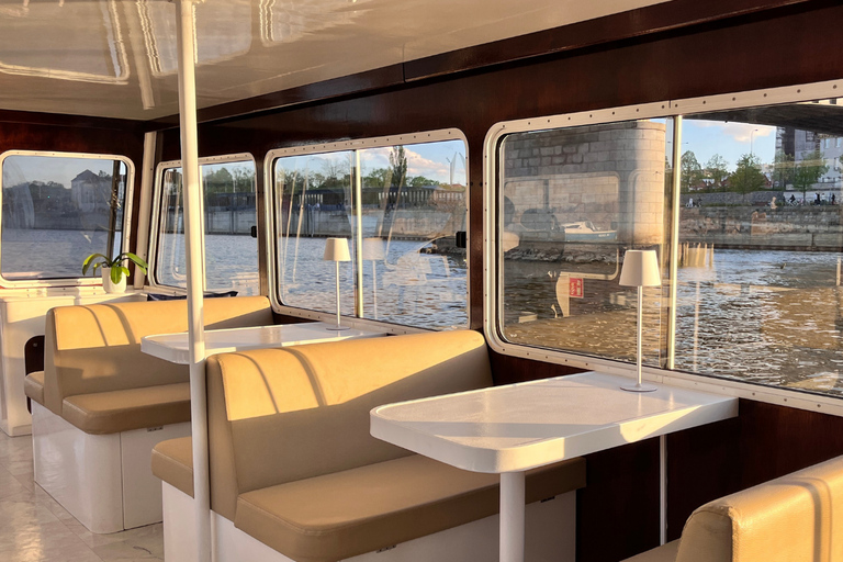 Warsaw: Sightseeing Cruise with 7 Language Audioguide