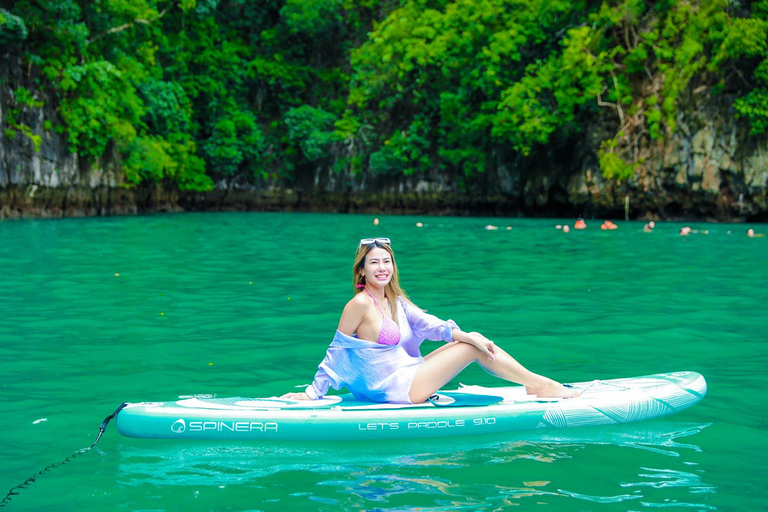 Phuket: Excursión en catamarán rápido por Phi Phi y Maya Bay