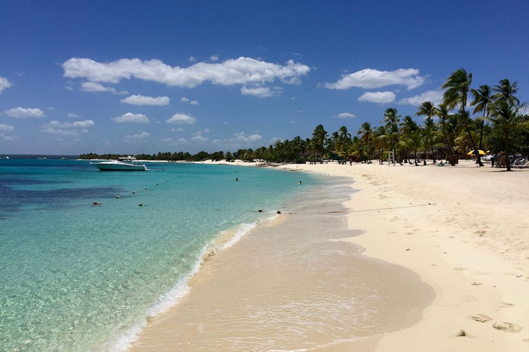 Desde Punta Cana: tour de esnórquel en Catalina y Altos de Chavón