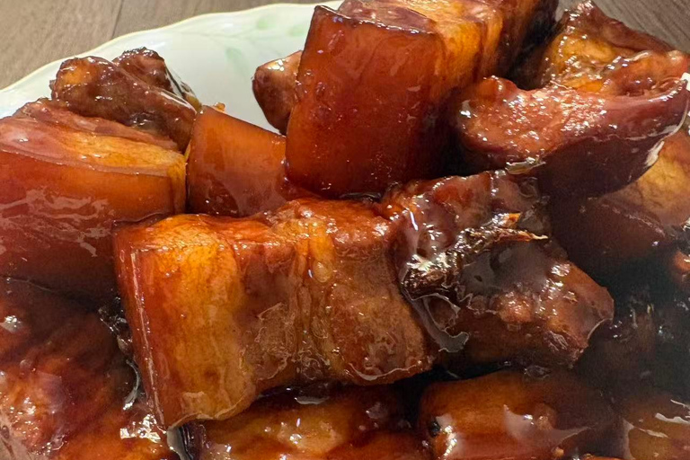 Shanghai: Dine at Local Home with English Speaking Hosts