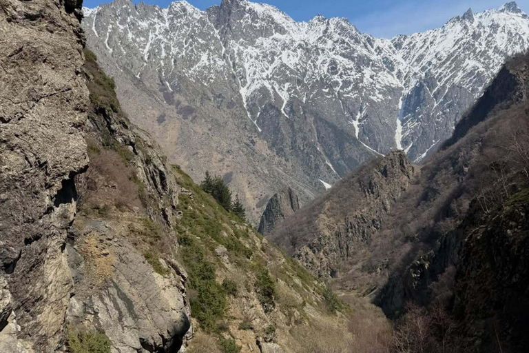 Kazbegi: Gveleti Waterfall 4x4 Jeep Tour & Guided Hike