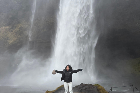 South Shore Adventure by 4x4 in Spanish with Professional Photos Iceland's South Shore in a 4x4 in Spanish with Professional Photos