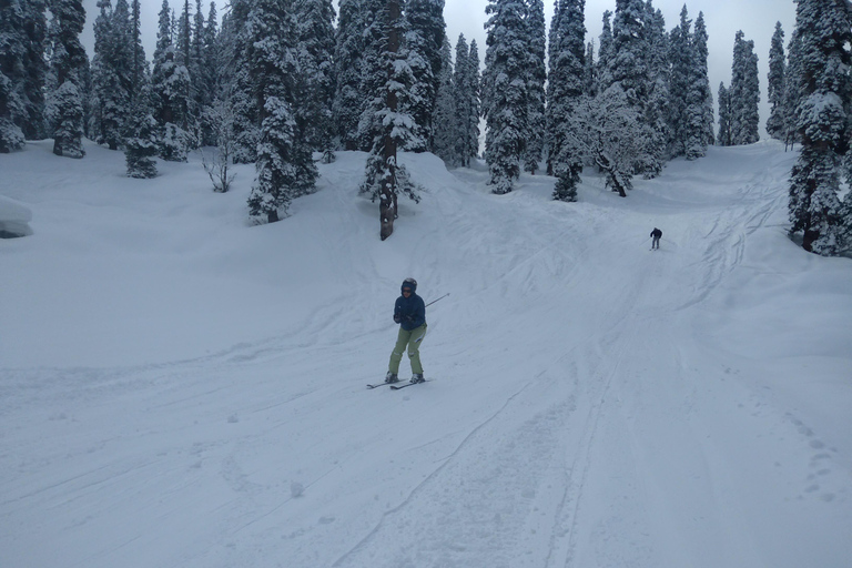 Tatra Mountains: Zakopane Private Ski Tour with Instructor Krakow: Instructor lead Ski Tour - Tatra Mountains
