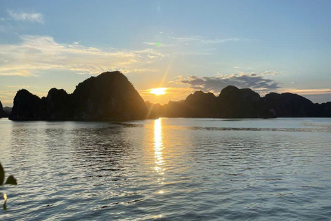 Hanoi: Ha Long Bay Day Trip - Luxury Cruise & Buffet lunch