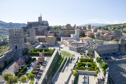 Au départ de Tbilissi : excursion guidée à Borjomi, Rabati et Vardzia