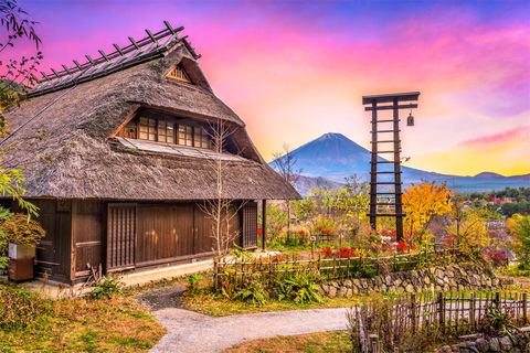 Wycieczka na górę Fuji: jezioro Kawaguchi, świątynia, wioska uzdrowiskowa i pagoda8:30 Wyjazd ze stacji Shinjuku — bez lunchu