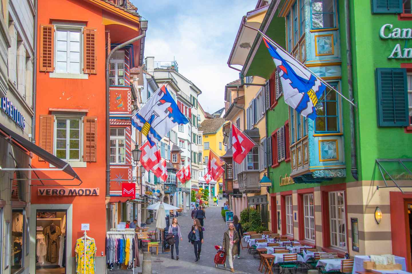 Zurich: Express Walk with a Local in 60 minutes