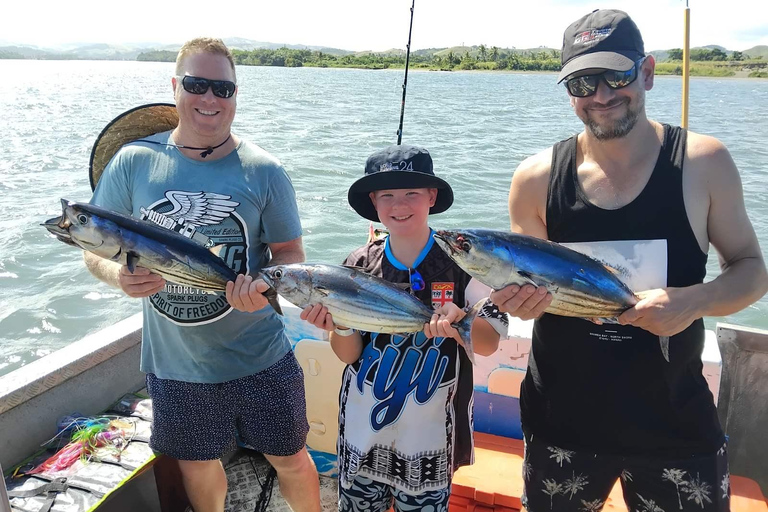 Sigatoka: Charter de pesca com cruzeiro no rio e lanchesSigatoka: Passeio de barco com pesca e lanche