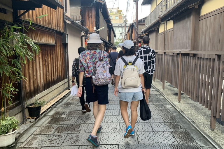Występ Maiko i gejszy oraz piesza wycieczka kulturalna po GionZaczarowany czas z kulturalną pieszą wycieczką Maiko i Gion