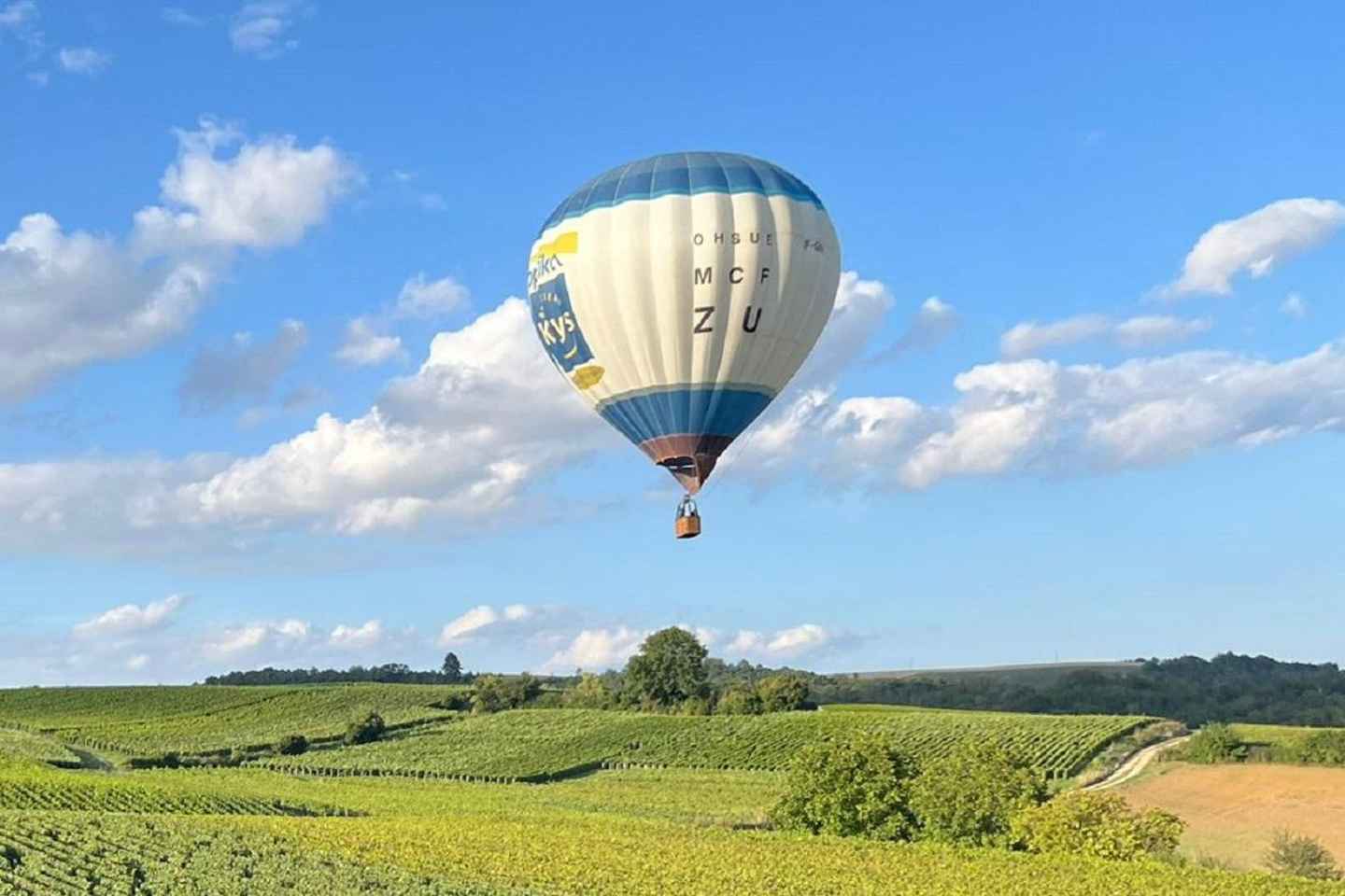 Reims (Pouillon) : Hot Air Balloon Flight with Champagne