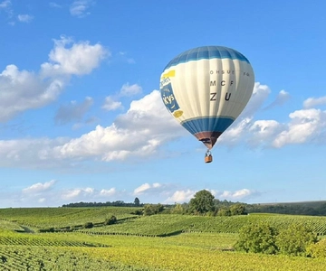 Reims (Pouillon) : Hot Air Balloon Flight with Champagne