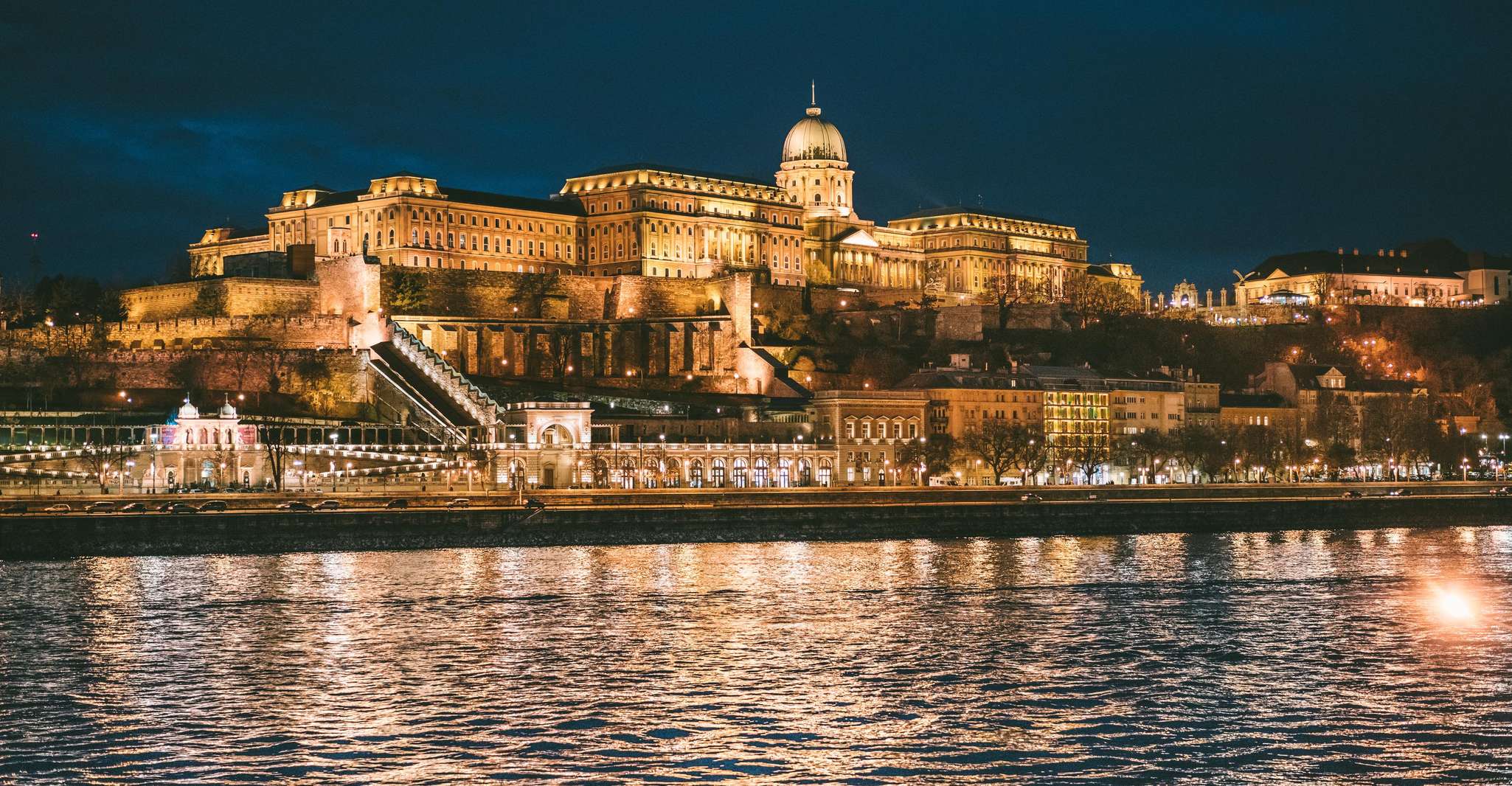 Budapest: By Night Sightseeing Cruise with Welcome Drink photo 4