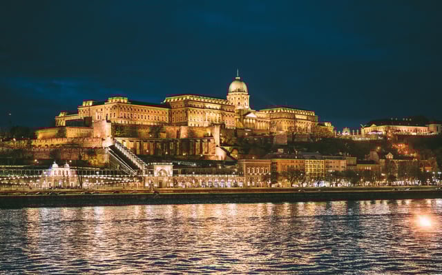 Budapest bei Nacht Sightseeing Cruise