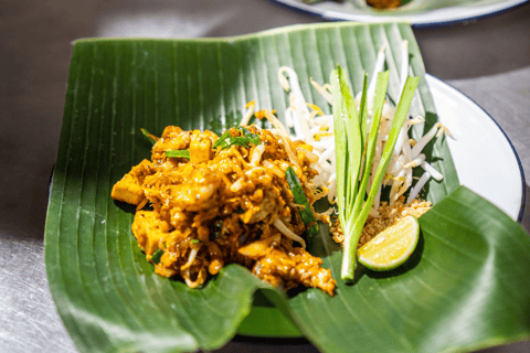 Bangkok: Flower Market and Food Night Tour by Tuk Tuk Group Tour